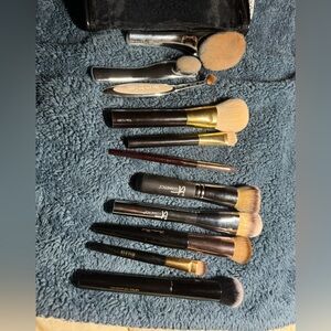 Makeup brush bundle and bag